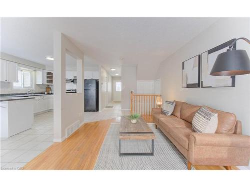 141 Mountain Laurel Crescent, Kitchener, ON - Indoor Photo Showing Living Room