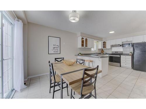 141 Mountain Laurel Crescent, Kitchener, ON - Indoor Photo Showing Dining Room