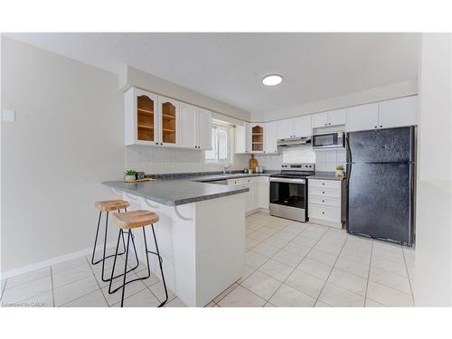 141 Mountain Laurel Crescent, Kitchener, ON - Indoor Photo Showing Kitchen