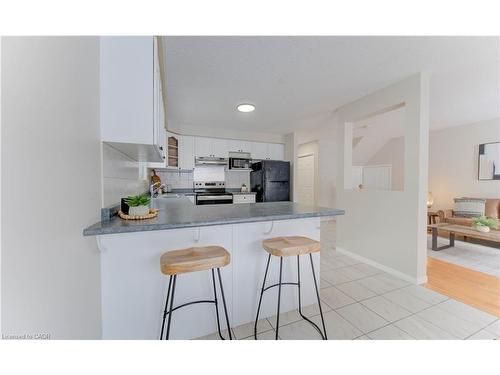 141 Mountain Laurel Crescent, Kitchener, ON - Indoor Photo Showing Kitchen