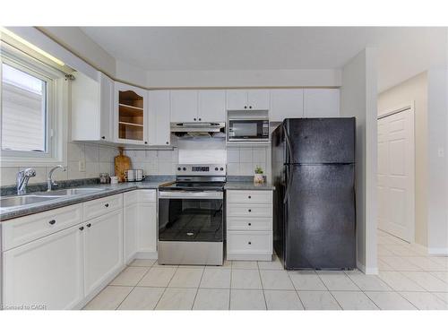 141 Mountain Laurel Crescent, Kitchener, ON - Indoor Photo Showing Kitchen With Double Sink