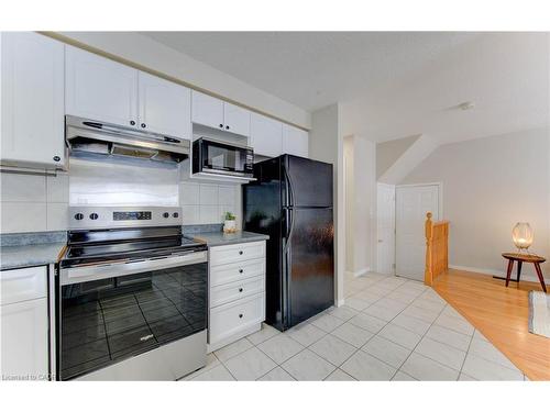 141 Mountain Laurel Crescent, Kitchener, ON - Indoor Photo Showing Kitchen