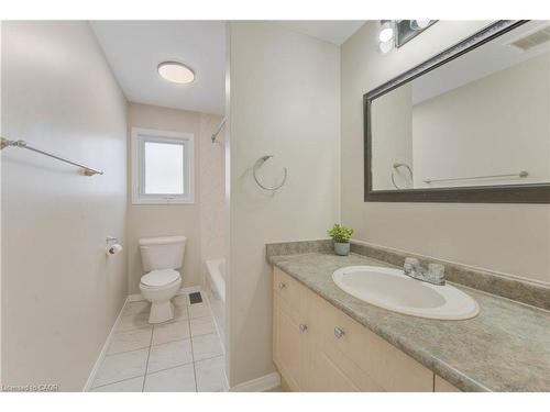 141 Mountain Laurel Crescent, Kitchener, ON - Indoor Photo Showing Bathroom