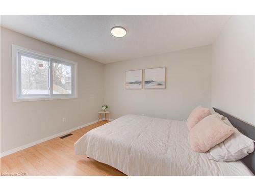 141 Mountain Laurel Crescent, Kitchener, ON - Indoor Photo Showing Bedroom