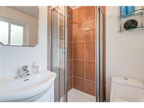 1481 Otis Avenue, Mississauga, ON - Indoor Photo Showing Bathroom