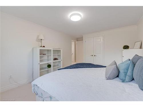 1481 Otis Avenue, Mississauga, ON - Indoor Photo Showing Bedroom