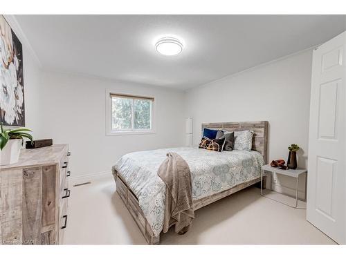 1481 Otis Avenue, Mississauga, ON - Indoor Photo Showing Bedroom