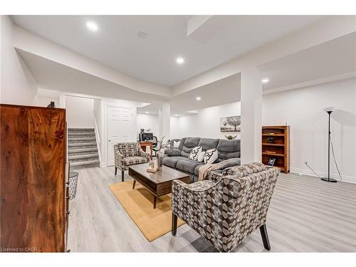 1481 Otis Avenue, Mississauga, ON - Indoor Photo Showing Living Room
