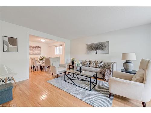1481 Otis Avenue, Mississauga, ON - Indoor Photo Showing Living Room
