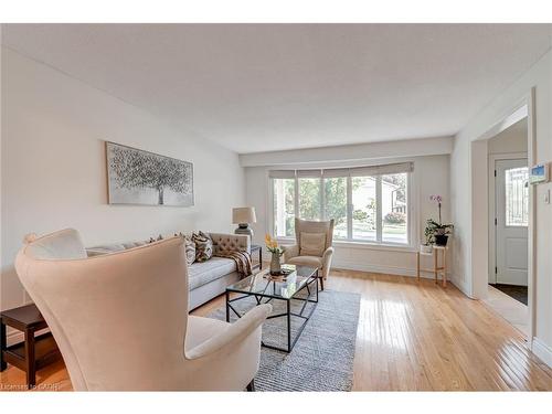 1481 Otis Avenue, Mississauga, ON - Indoor Photo Showing Living Room