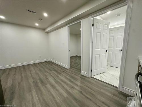 Lower-21 Thames Way, Mount Hope, ON - Indoor Photo Showing Other Room