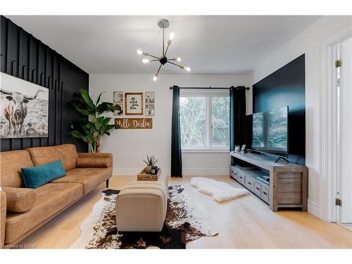 37 Appaloosa Trail, Carlisle, ON - Indoor Photo Showing Living Room