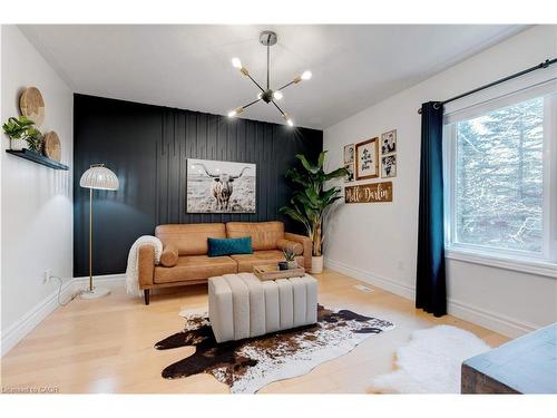 37 Appaloosa Trail, Carlisle, ON - Indoor Photo Showing Living Room