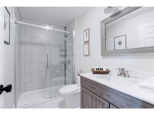 37 Appaloosa Trail, Carlisle, ON - Indoor Photo Showing Bathroom