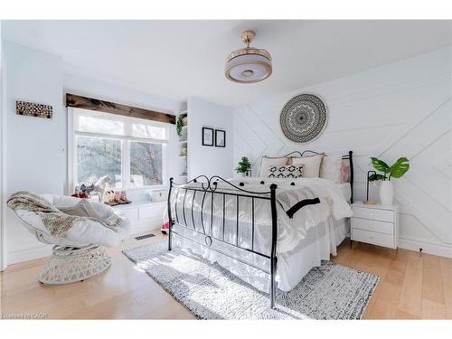37 Appaloosa Trail, Carlisle, ON - Indoor Photo Showing Bedroom