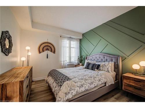 401-2 Colonial Drive, Guelph, ON - Indoor Photo Showing Bedroom