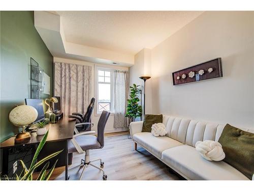 401-2 Colonial Drive, Guelph, ON - Indoor Photo Showing Office