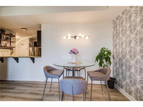 401-2 Colonial Drive, Guelph, ON - Indoor Photo Showing Dining Room