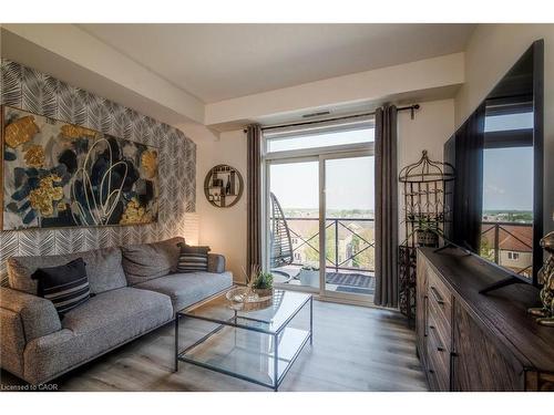 401-2 Colonial Drive, Guelph, ON - Indoor Photo Showing Living Room