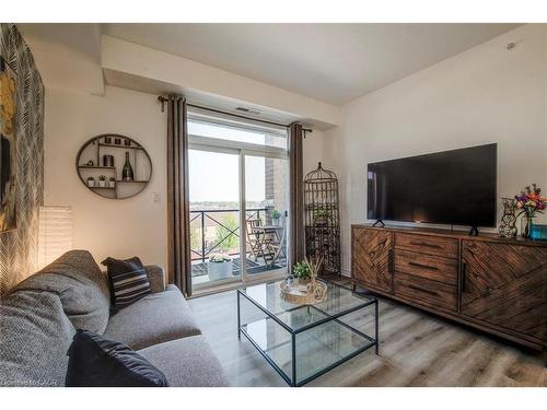 401-2 Colonial Drive, Guelph, ON - Indoor Photo Showing Living Room