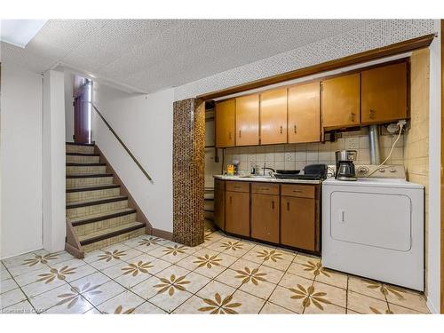 103 Briarwood Crescent, Hamilton, ON - Indoor Photo Showing Laundry Room