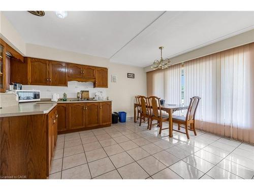 103 Briarwood Crescent, Hamilton, ON - Indoor Photo Showing Kitchen