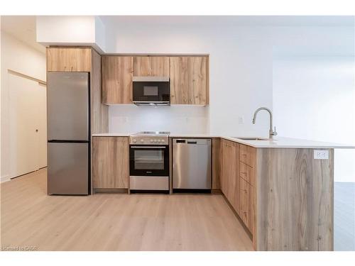 2808-25 Wellington Street S, Kitchener, ON - Indoor Photo Showing Kitchen With Stainless Steel Kitchen