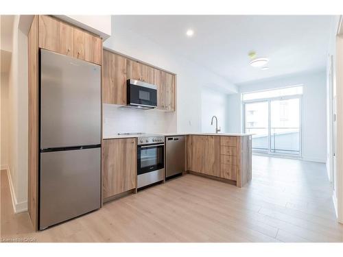 2808-25 Wellington Street S, Kitchener, ON - Indoor Photo Showing Kitchen With Stainless Steel Kitchen
