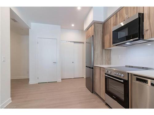 2808-25 Wellington Street S, Kitchener, ON - Indoor Photo Showing Kitchen With Stainless Steel Kitchen