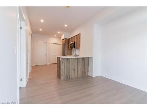 2808-25 Wellington Street S, Kitchener, ON - Indoor Photo Showing Other Room