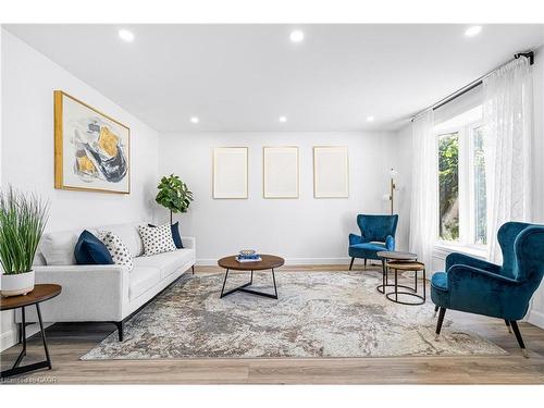 173 Bellingham Drive, Hamilton, ON - Indoor Photo Showing Living Room