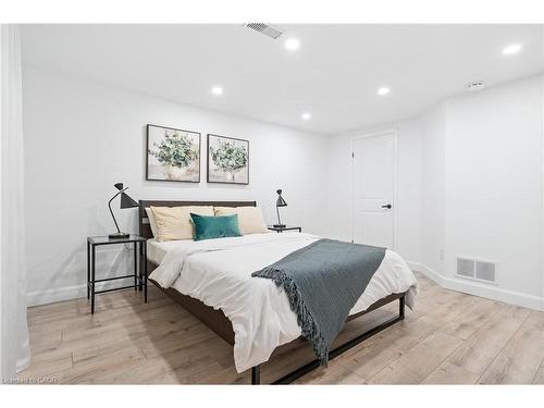 173 Bellingham Drive, Hamilton, ON - Indoor Photo Showing Bedroom