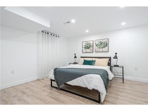 173 Bellingham Drive, Hamilton, ON - Indoor Photo Showing Bedroom