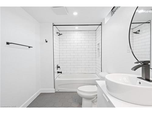 173 Bellingham Drive, Hamilton, ON - Indoor Photo Showing Bathroom