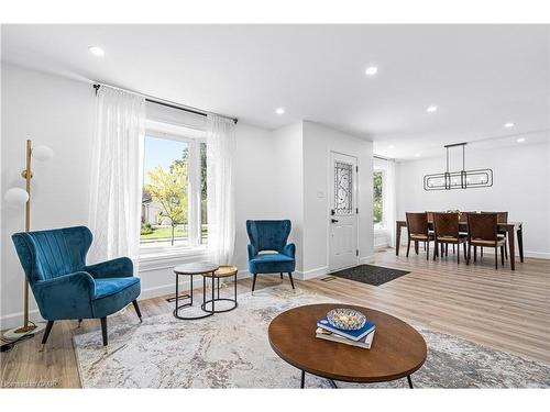 173 Bellingham Drive, Hamilton, ON - Indoor Photo Showing Living Room