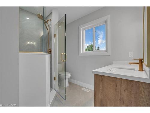 382 Southcote Road, Ancaster, ON - Indoor Photo Showing Bathroom