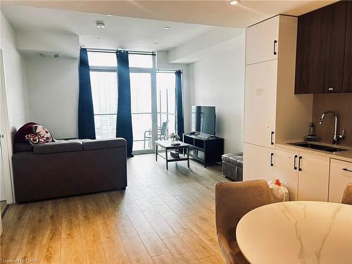 1306-741 King Street W, Kitchener, ON - Indoor Photo Showing Living Room