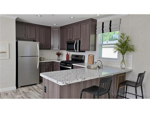 24 Macpherson Crescent, Flamborough, ON - Indoor Photo Showing Kitchen With Upgraded Kitchen
