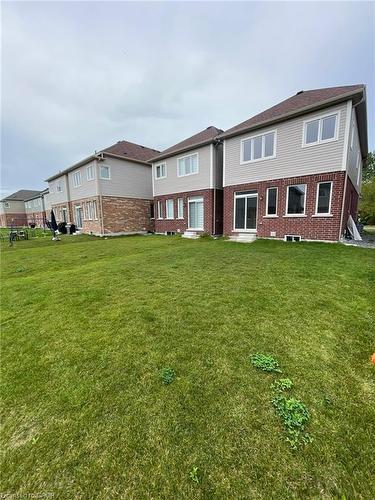 9249 Whiteoak Avenue, Niagara Falls, ON - Outdoor