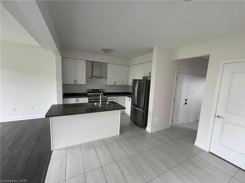 9249 Whiteoak Avenue, Niagara Falls, ON - Indoor Photo Showing Kitchen With Double Sink