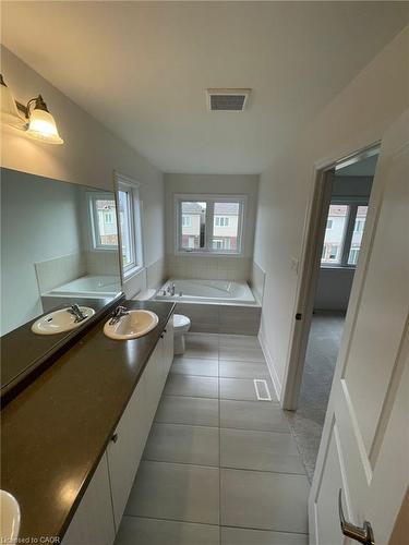 9249 Whiteoak Avenue, Niagara Falls, ON - Indoor Photo Showing Bathroom