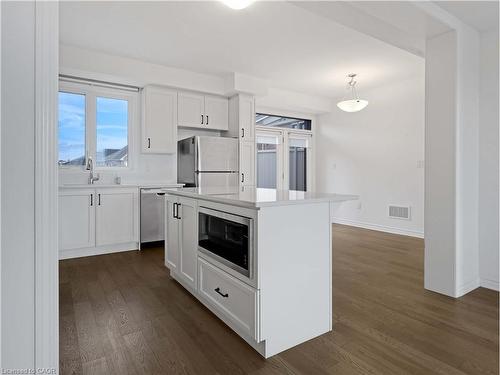 1397 William Halton Parkway, Oakville, ON - Indoor Photo Showing Kitchen