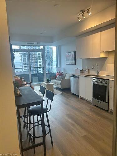 1107-2088 James Street, Burlington, ON - Indoor Photo Showing Kitchen