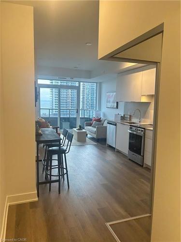 2088 James Street, Burlington, ON - Indoor Photo Showing Kitchen