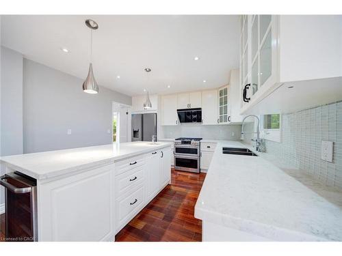 102 Crawford Rose Drive, Aurora, ON - Indoor Photo Showing Kitchen With Double Sink With Upgraded Kitchen