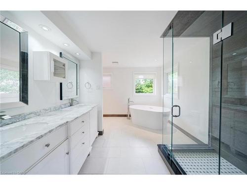 102 Crawford Rose Drive, Aurora, ON - Indoor Photo Showing Bathroom