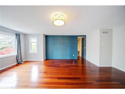 102 Crawford Rose Drive, Aurora, ON - Indoor Photo Showing Other Room