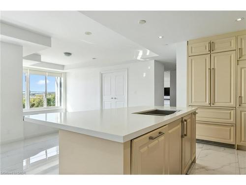 827-3500 Lakeshore Road W, Oakville, ON - Indoor Photo Showing Kitchen