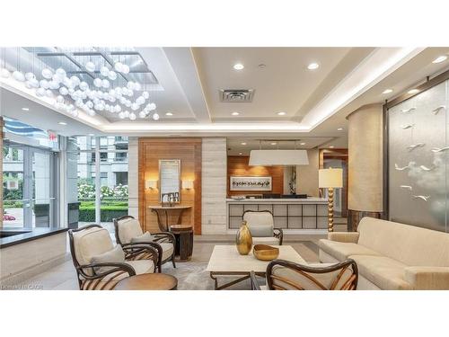 827-3500 Lakeshore Road W, Oakville, ON - Indoor Photo Showing Other Room