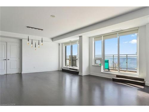 827-3500 Lakeshore Road W, Oakville, ON - Indoor